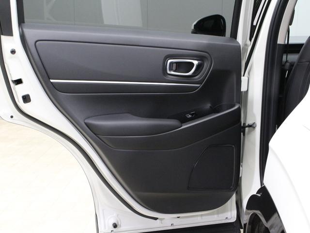 ヴェゼル ｅ：ＨＥＶＺ　純正９型ナビ　パワーテールゲート　ステアリングヒーター　シートヒーター　パーキングセンサー　渋滞追従クルーズ　車線維持支援　電子パーキング　ブレーキホールド　ワンオーナー　禁煙車　オートハイビーム（62枚目）