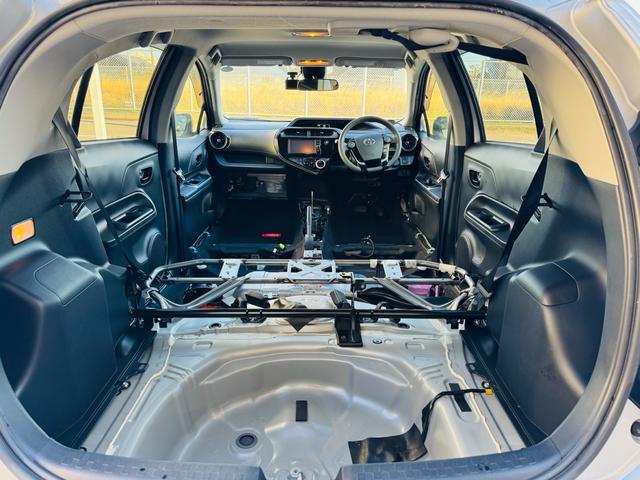 アクア S 後期・純正ナビ・CD・DVD・Bluetooth・バックカメラ・ETC・LEDヘッド・フォグ・踏み間違い装置・スペアタイヤ・ドラレコ前後・コンソールボックス(5枚目)