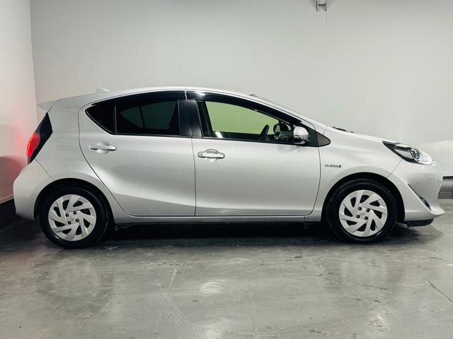 アクア S 後期・純正ナビ・CD・DVD・Bluetooth・バックカメラ・ETC・LEDヘッド・フォグ・踏み間違い装置・スペアタイヤ・ドラレコ前後・コンソールボックス(10枚目)