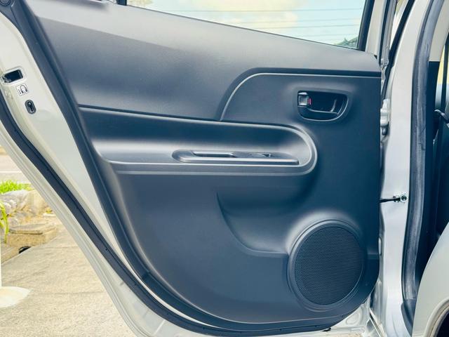 アクア S 後期・純正ナビ・CD・DVD・Bluetooth・バックカメラ・ETC・LEDヘッド・フォグ・踏み間違い装置・スペアタイヤ・ドラレコ前後・コンソールボックス(56枚目)