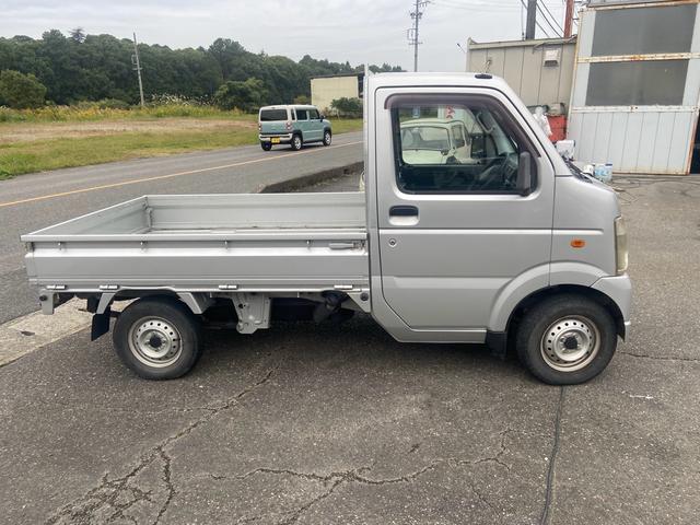 キャリイトラック 　エアコン　パワステ　５速ミッション　車検２０２７年６月　リベライザー　マット　バイザー　三方開　鳥居付　走行７２０００ＫＭ　修復無（5枚目）