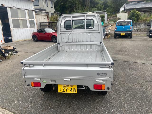 キャリイトラック 　エアコン　パワステ　５速ミッション　車検２０２７年６月　リベライザー　マット　バイザー　三方開　鳥居付　走行７２０００ＫＭ　修復無（7枚目）