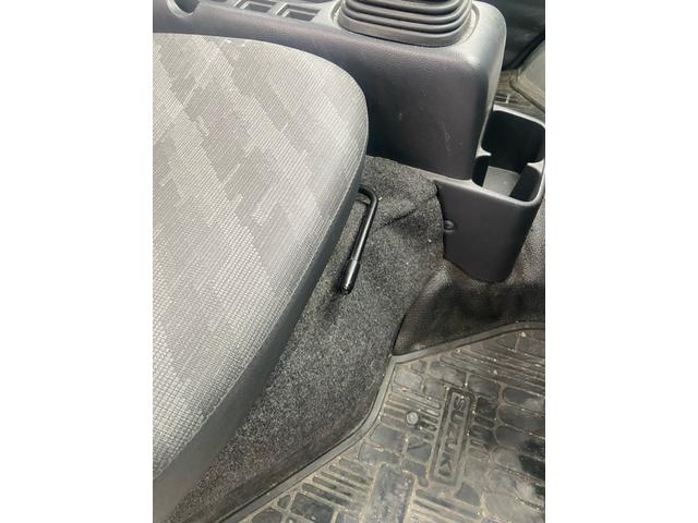 キャリイトラック 　エアコン　パワステ　５速ミッション　車検２０２７年６月　リベライザー　マット　バイザー　三方開　鳥居付　走行７２０００ＫＭ　修復無（19枚目）