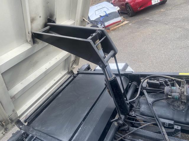 サンバートラック 　ダンプ　雷・厚板ダンプ　４ＷＤ　Ｔベルト交換済み　同色全塗装　５速ミッション　エアコン　パワステ　車検整備付（12枚目）