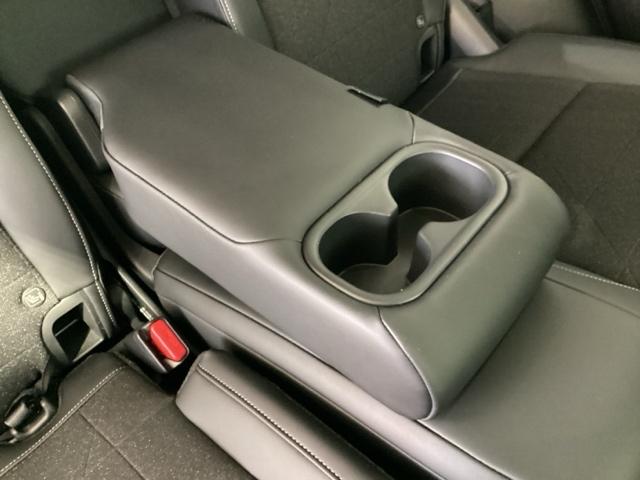 ヴェゼル ｅ：ＨＥＶＺ　ＨＳＥＮＳＩＮＧ新車保証試乗車ワンオ－ナ－　衝突回避支援ブレーキ機能　パノラミックビューモニター　１オナ　スマキ　Ｐトランク　フルオートエアコン　エアバッグ　両席エアバック　Ｒカメ　記録簿付　ＵＳＢ（30枚目）