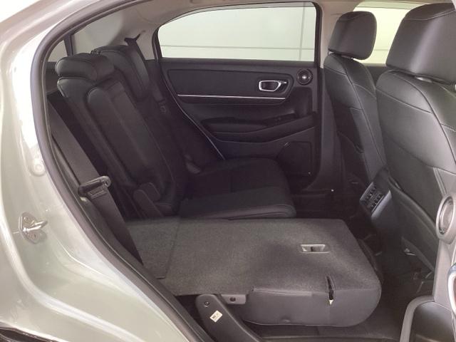 ヴェゼル ｅ：ＨＥＶＺ　ＨＳＥＮＳＩＮＧ新車保証試乗車ワンオ－ナ－　衝突回避支援ブレーキ機能　パノラミックビューモニター　１オナ　スマキ　Ｐトランク　フルオートエアコン　エアバッグ　両席エアバック　Ｒカメ　記録簿付　ＵＳＢ（33枚目）