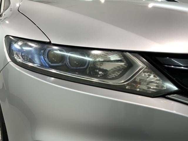 ＬＥＤヘッドライトは、点灯の瞬間から最大光量を発揮し、突然暗くなるトンネルなどでの安定感を高めます。