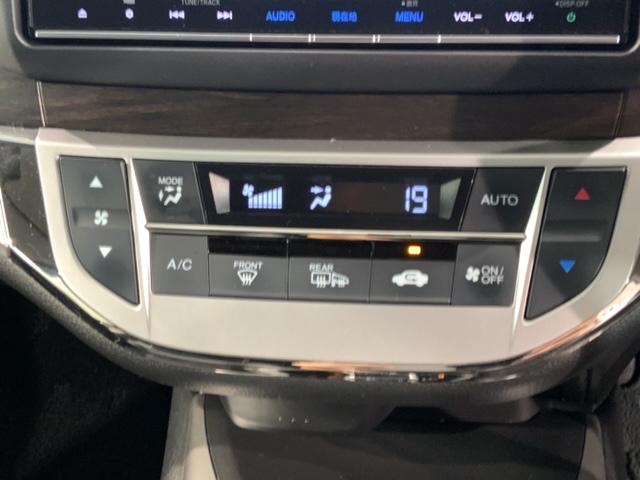 オートエアコンがついていますので、簡単操作で快適に過ごせます。希望の温度に自動調整してくれるのが便利です。