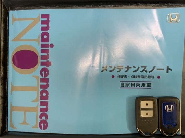 スマートキーは鍵をバッグに入れたままでもドアロックの開閉やエンジンのＯＮ・ＯＦＦができます。夜間や雨の日も鍵を探さなくて良いので便利です。