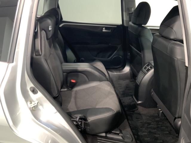 ２列目もゆったり座れますよ♪天井高く広々です！