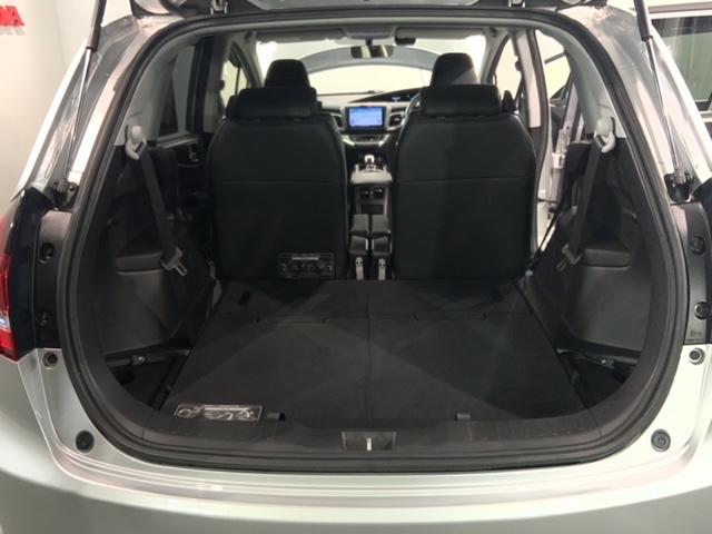 ３列目シートを格納すればラゲッジスペースを更に広く使えます。