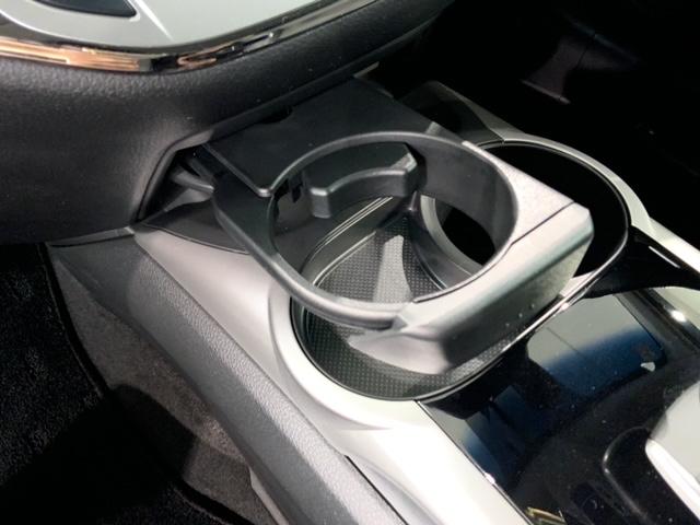 専門業者にて内外装のクリーニングを実施しております！