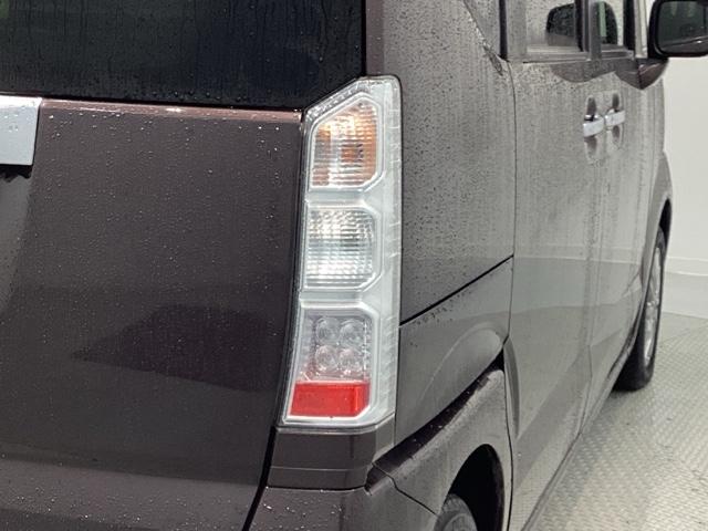 Ｎ－ＢＯＸ Ｇ・Ｌパッケージ　１年保証　ワンオ－ナ－　ナビＶＸＭ－１７４ＶＦＸｉ　ＴＶ　Ｒカメラ　ＢＴオ－ディオ　ＤＶＤ　ＥＴＣ　ＶＳＡアルミ　スマ－トキ－　盗難防止装置　整備記録簿　ＡＡＣ　スペアキ－　ドアバイザ－　ベンチシ－ト（42枚目）