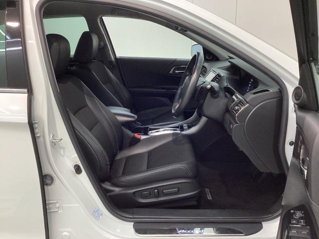 アコードハイブリッド ＥＸ　Ｈ　ＳＥＮＳＩＮＧ　１年保証　ワンオ－ナ－　純正ナビ　ＴＶ　ＢＴオ－ディオ　ＤＶＤ　ＬＥＤライト　ＶＳＡ　シ－トヒ－タ－　電動シ－ト　クルコン　アルミ　スマ－トキ－　盗難防止装置　整備記録簿　ＡＡＣ（18枚目）