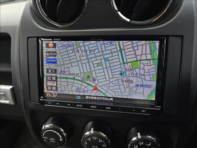 【純正ナビ】人気の純正ナビを装備しております。ナビの使いやすさはもちろん、オーディオ機能も充実！キャンプや旅行はもちろん、通勤や買い物など普段のドライブも楽しくなるはず♪