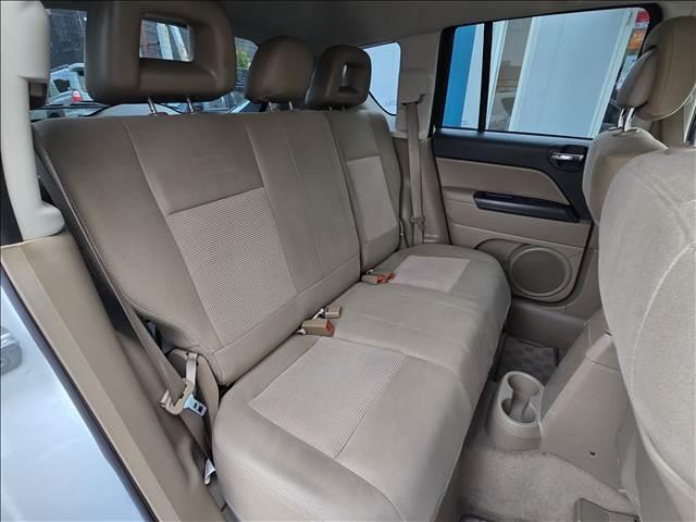 後部座席も気になるようなキズ・汚れやへたり等、大きなダメージはなく、良好な状態です！大人数のドライブも可能です！