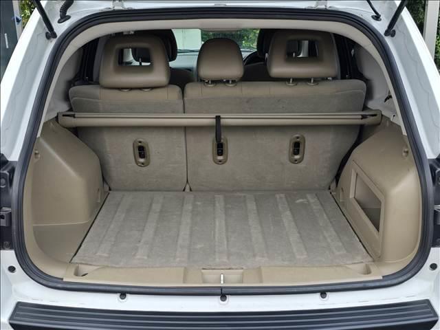 ラゲッジルームは、大容量のスペースを確保。普段のお買い物からレジャーまで、幅広く活躍してくれます！また、リアシートを倒すことでバリエーション豊かにお使いいただけます。