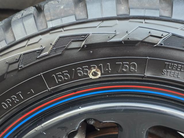 サンバーバン トランスポーター MGRベッドキット/デイトナホイール/opencountryRTタイヤ/レザー調シートカバー/社外アームレスト/地デジナビ/4WD/ヘッドライトレベライザー/LEDライト/車検R9年6月/ユーザー買取(33枚目)