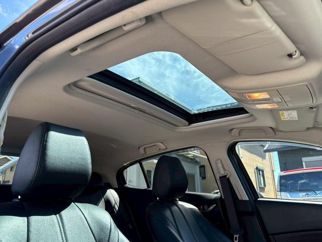 アクセラスポーツ ２２ＸＤ　Ｌパッケージ　サンルーフ　ＢＯＳＥ　衝突防止　黒革シート　電動パーキング　レーダークルーズコントロール　マツダコネクトナビ　フルセグ　バックカメラ　ＥＴＣ　スマートキー　プッシュスタート　ＢＳＭ　レーンキープ（2枚目）