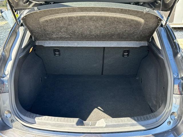 アクセラスポーツ ２２ＸＤ　Ｌパッケージ　サンルーフ　ＢＯＳＥ　衝突防止　黒革シート　電動パーキング　レーダークルーズコントロール　マツダコネクトナビ　フルセグ　バックカメラ　ＥＴＣ　スマートキー　プッシュスタート　ＢＳＭ　レーンキープ（12枚目）
