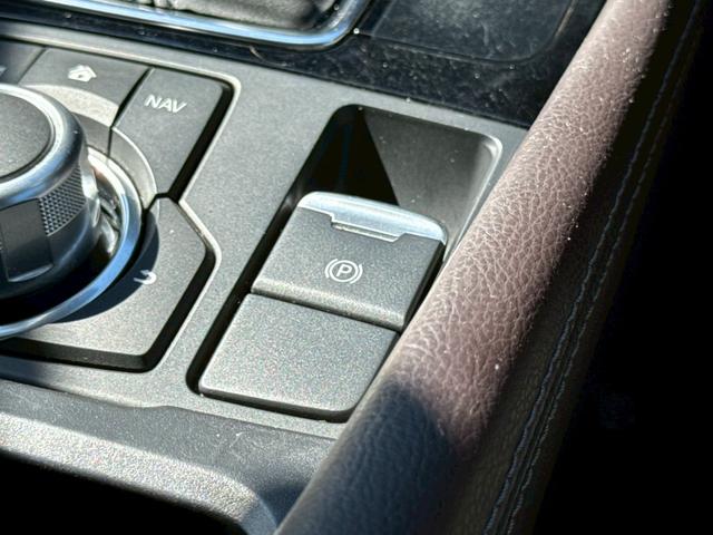 アクセラスポーツ ２２ＸＤ　Ｌパッケージ　サンルーフ　ＢＯＳＥ　衝突防止　黒革シート　電動パーキング　レーダークルーズコントロール　マツダコネクトナビ　フルセグ　バックカメラ　ＥＴＣ　スマートキー　プッシュスタート　ＢＳＭ　レーンキープ（54枚目）