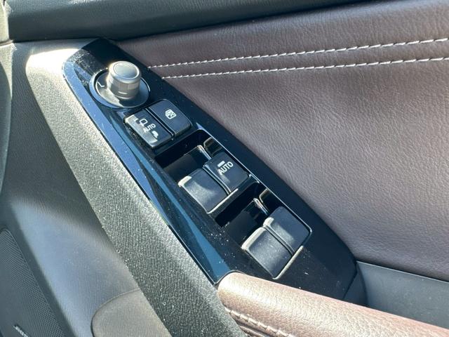 アクセラスポーツ ２２ＸＤ　Ｌパッケージ　サンルーフ　ＢＯＳＥ　衝突防止　黒革シート　電動パーキング　レーダークルーズコントロール　マツダコネクトナビ　フルセグ　バックカメラ　ＥＴＣ　スマートキー　プッシュスタート　ＢＳＭ　レーンキープ（74枚目）