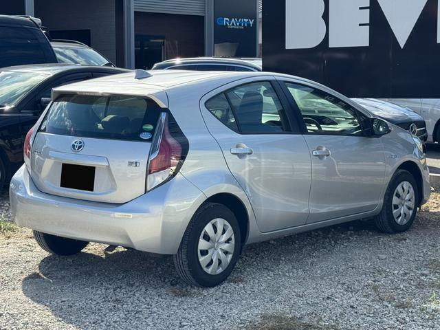 アクア L 禁煙 ユーザー買取 キーレス ETC オートエアコン パワーウィンドウ オーディオ CD再生 電動格納ミラー(55枚目)