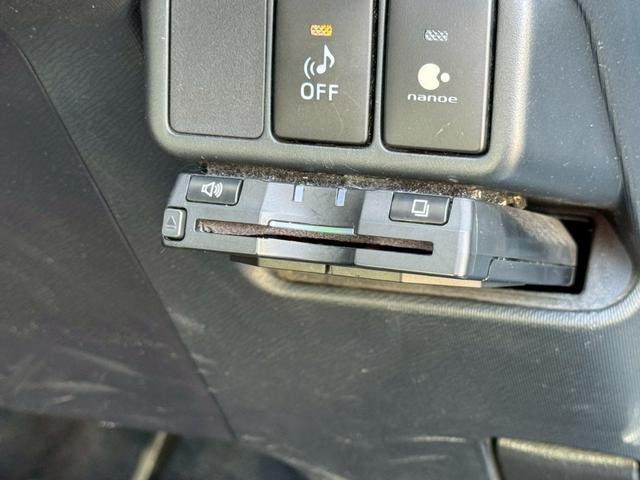 アクア S ユーザー買取 禁煙 シートヒーター 純正ナビ フルセグ DVD再生 Bluetooth再生 バックカメラ スマートキー ドラレコ ETC オートエアコン ウィンカーミラー(29枚目)