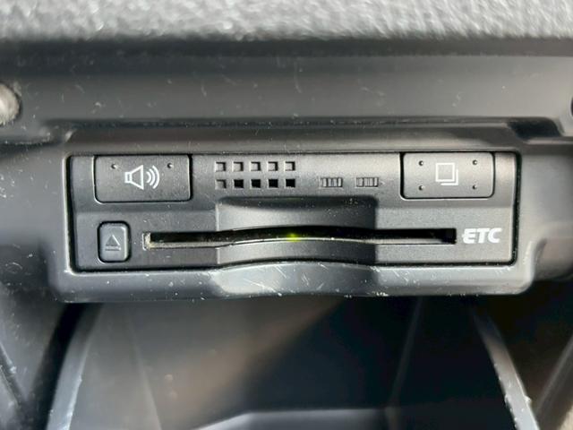 ヴェルファイア 2.4Z プラチナセレクションII 純正ナビ バックカメラ ETC フルセグ Bluetooth DVD再生 両側電動ドア スマートキー パワーバックドア 純正アルミ シートカバー オットマン キセノン プッシュスタート オートライト(8枚目)