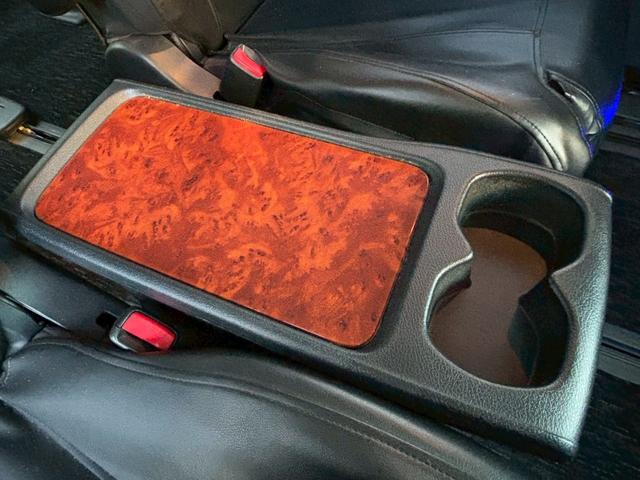 ヴェルファイア 2.4Z プラチナセレクションII 純正ナビ バックカメラ ETC フルセグ Bluetooth DVD再生 両側電動ドア スマートキー パワーバックドア 純正アルミ シートカバー オットマン キセノン プッシュスタート オートライト(21枚目)