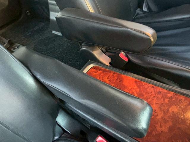 ヴェルファイア 2.4Z プラチナセレクションII 純正ナビ バックカメラ ETC フルセグ Bluetooth DVD再生 両側電動ドア スマートキー パワーバックドア 純正アルミ シートカバー オットマン キセノン プッシュスタート オートライト(22枚目)