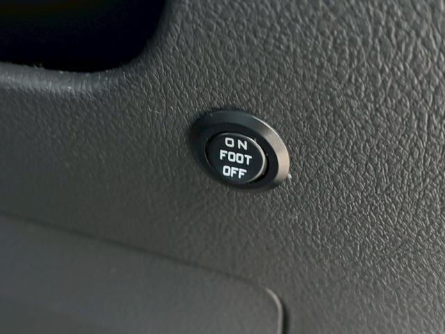 ヴェルファイア 2.4Z プラチナセレクションII 純正ナビ バックカメラ ETC フルセグ Bluetooth DVD再生 両側電動ドア スマートキー パワーバックドア 純正アルミ シートカバー オットマン キセノン プッシュスタート オートライト(30枚目)