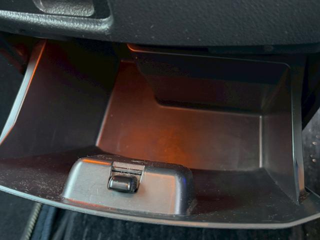 ヴェルファイア 2.4Z プラチナセレクションII 純正ナビ バックカメラ ETC フルセグ Bluetooth DVD再生 両側電動ドア スマートキー パワーバックドア 純正アルミ シートカバー オットマン キセノン プッシュスタート オートライト(45枚目)