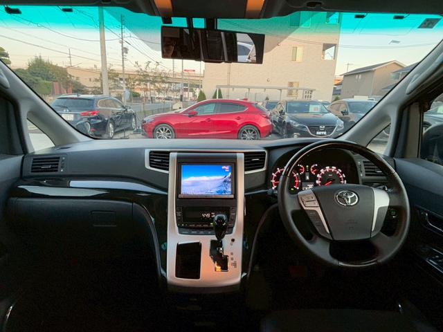 ヴェルファイア ２．４Ｚ　ゴールデンアイズ　禁煙　　純正９インチナビＴＶ　フリップダウン　Ｂｌｕｅｔｏｏｔｈ　ＤＶＤ再生　両側電動スライドドア　電動リアゲート　１９インチアルミ　ＨＩＤヘッド　ハーフレザー　Ｗエアコン　ウッドコンビハンドル（2枚目）