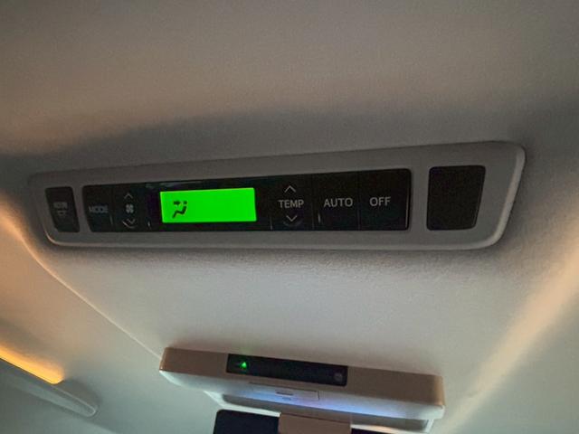 ヴェルファイア ２．４Ｚ　ゴールデンアイズ　禁煙　　純正９インチナビＴＶ　フリップダウン　Ｂｌｕｅｔｏｏｔｈ　ＤＶＤ再生　両側電動スライドドア　電動リアゲート　１９インチアルミ　ＨＩＤヘッド　ハーフレザー　Ｗエアコン　ウッドコンビハンドル（21枚目）