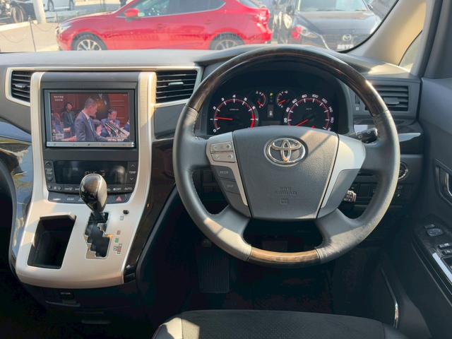 ヴェルファイア ２．４Ｚ　ゴールデンアイズ　禁煙　　純正９インチナビＴＶ　フリップダウン　Ｂｌｕｅｔｏｏｔｈ　ＤＶＤ再生　両側電動スライドドア　電動リアゲート　１９インチアルミ　ＨＩＤヘッド　ハーフレザー　Ｗエアコン　ウッドコンビハンドル（23枚目）