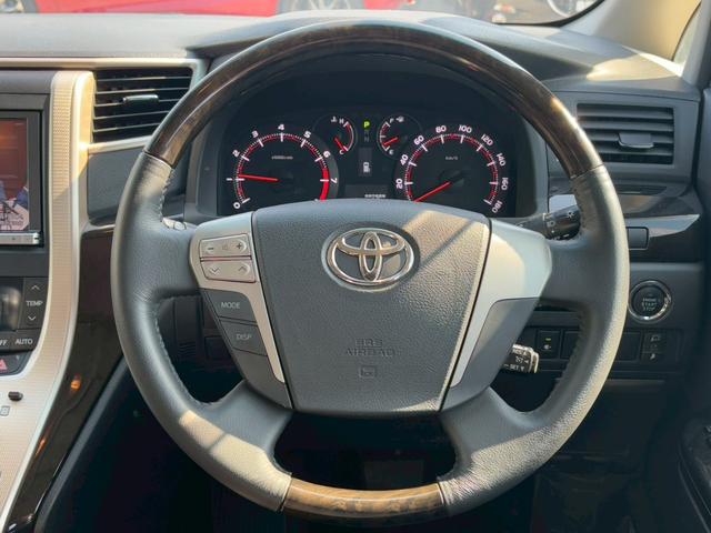 ヴェルファイア ２．４Ｚ　ゴールデンアイズ　禁煙　　純正９インチナビＴＶ　フリップダウン　Ｂｌｕｅｔｏｏｔｈ　ＤＶＤ再生　両側電動スライドドア　電動リアゲート　１９インチアルミ　ＨＩＤヘッド　ハーフレザー　Ｗエアコン　ウッドコンビハンドル（24枚目）