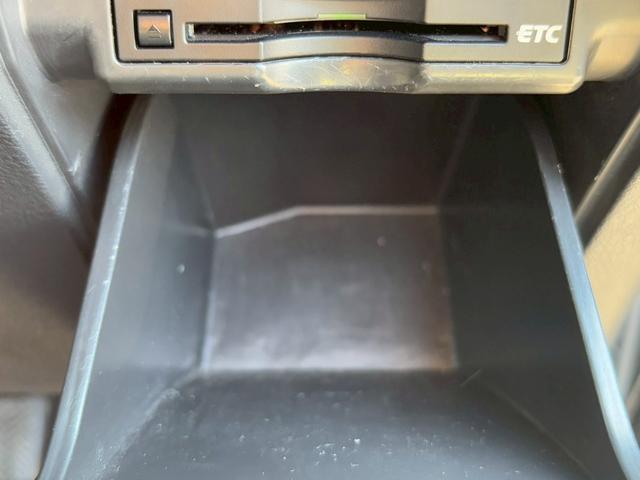 ヴェルファイア ２．４Ｚ　ゴールデンアイズ　禁煙　　純正９インチナビＴＶ　フリップダウン　Ｂｌｕｅｔｏｏｔｈ　ＤＶＤ再生　両側電動スライドドア　電動リアゲート　１９インチアルミ　ＨＩＤヘッド　ハーフレザー　Ｗエアコン　ウッドコンビハンドル（29枚目）