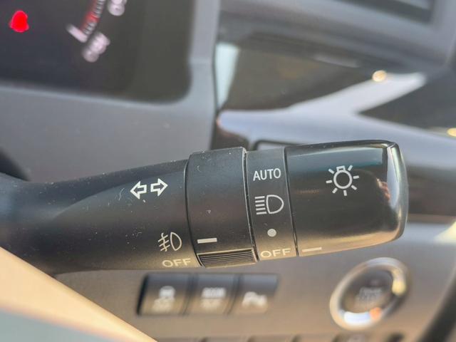 ヴェルファイア ２．４Ｚ　ゴールデンアイズ　禁煙　　純正９インチナビＴＶ　フリップダウン　Ｂｌｕｅｔｏｏｔｈ　ＤＶＤ再生　両側電動スライドドア　電動リアゲート　１９インチアルミ　ＨＩＤヘッド　ハーフレザー　Ｗエアコン　ウッドコンビハンドル（32枚目）