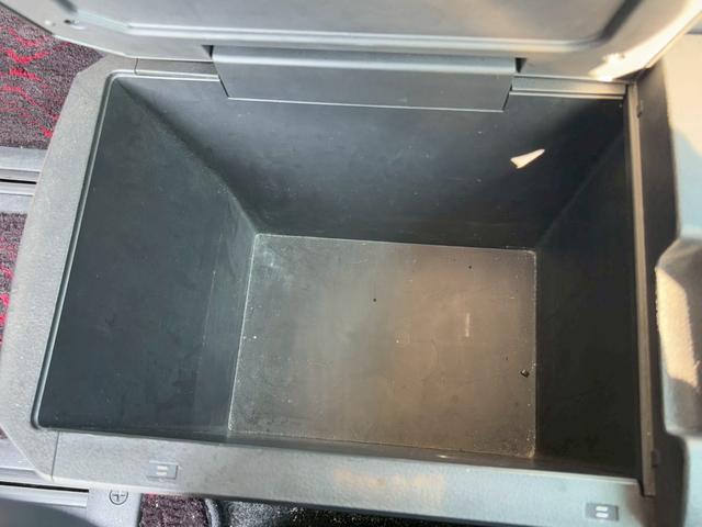 ヴェルファイア ２．４Ｚ　ゴールデンアイズ　禁煙　　純正９インチナビＴＶ　フリップダウン　Ｂｌｕｅｔｏｏｔｈ　ＤＶＤ再生　両側電動スライドドア　電動リアゲート　１９インチアルミ　ＨＩＤヘッド　ハーフレザー　Ｗエアコン　ウッドコンビハンドル（36枚目）