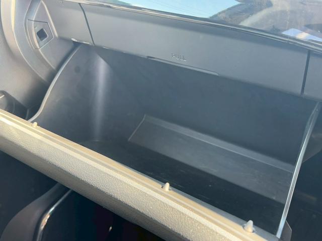 ヴェルファイア ２．４Ｚ　ゴールデンアイズ　禁煙　　純正９インチナビＴＶ　フリップダウン　Ｂｌｕｅｔｏｏｔｈ　ＤＶＤ再生　両側電動スライドドア　電動リアゲート　１９インチアルミ　ＨＩＤヘッド　ハーフレザー　Ｗエアコン　ウッドコンビハンドル（42枚目）