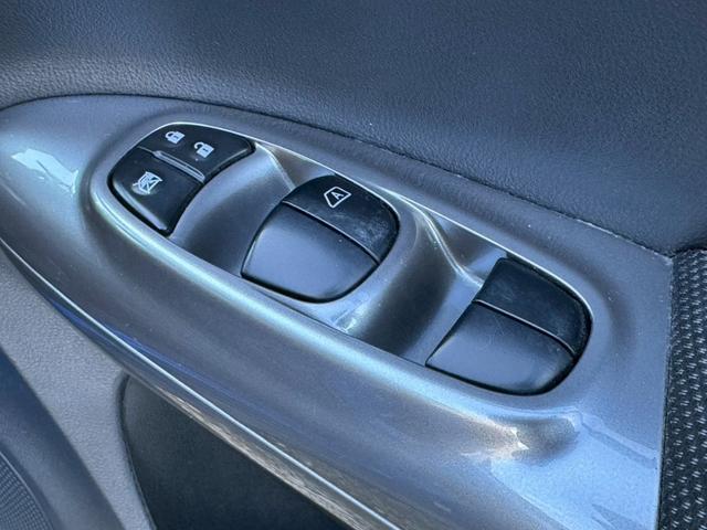 ジューク 15RS タイプV ユーザー買取 禁煙 純正ナビ バックカメラ インテリキー HIDヘッド HIDポジション ETC フルセグ DVD再生 Bluetooth再生(27枚目)