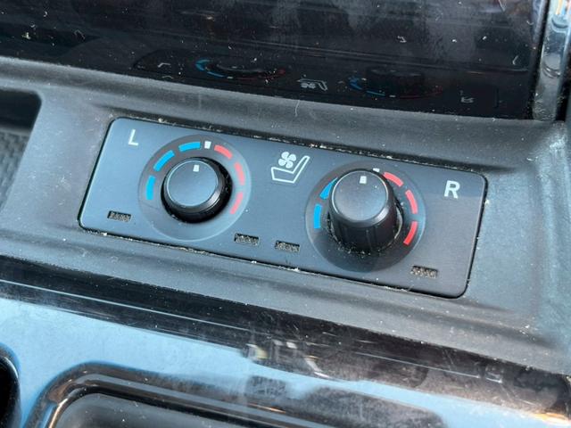 アルファード ２．５Ｓ　Ｃパッケージ　ユーザー買取　禁煙１オーナー　サンルーフ　純正ナビ　フリップダウン　ブラインドスポットモニター　フルセグ　ＤＶＤ再生　Ｂｌｕｅｔｏｏｔｈ　デジタルインナーミラー　黒革シート　レーダークルーズ　両側電動（7枚目）