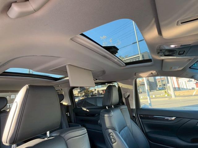 アルファード ２．５Ｓ　Ｃパッケージ　ユーザー買取　禁煙１オーナー　サンルーフ　純正ナビ　フリップダウン　ブラインドスポットモニター　フルセグ　ＤＶＤ再生　Ｂｌｕｅｔｏｏｔｈ　デジタルインナーミラー　黒革シート　レーダークルーズ　両側電動（8枚目）