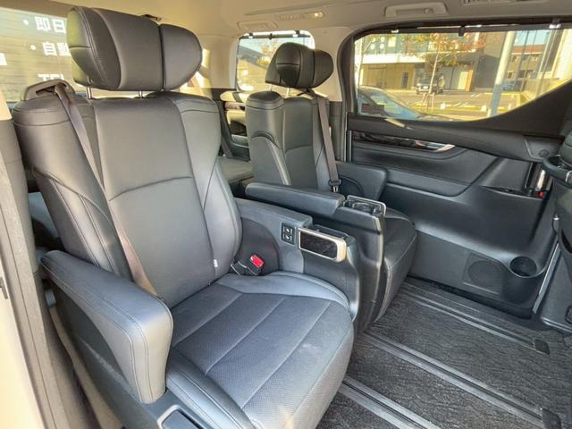 アルファード ２．５Ｓ　Ｃパッケージ　ユーザー買取　禁煙１オーナー　サンルーフ　純正ナビ　フリップダウン　ブラインドスポットモニター　フルセグ　ＤＶＤ再生　Ｂｌｕｅｔｏｏｔｈ　デジタルインナーミラー　黒革シート　レーダークルーズ　両側電動（10枚目）