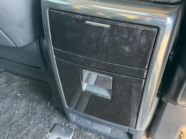 アルファード ２．５Ｓ　Ｃパッケージ　ユーザー買取　禁煙１オーナー　サンルーフ　純正ナビ　フリップダウン　ブラインドスポットモニター　フルセグ　ＤＶＤ再生　Ｂｌｕｅｔｏｏｔｈ　デジタルインナーミラー　黒革シート　レーダークルーズ　両側電動（28枚目）
