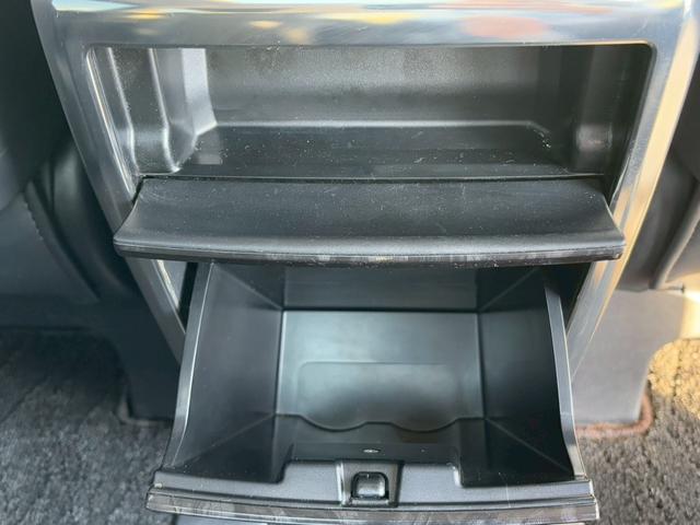 アルファード ２．５Ｓ　Ｃパッケージ　ユーザー買取　禁煙１オーナー　サンルーフ　純正ナビ　フリップダウン　ブラインドスポットモニター　フルセグ　ＤＶＤ再生　Ｂｌｕｅｔｏｏｔｈ　デジタルインナーミラー　黒革シート　レーダークルーズ　両側電動（29枚目）