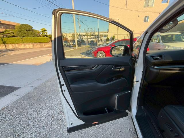 アルファード ２．５Ｓ　Ｃパッケージ　ユーザー買取　禁煙１オーナー　サンルーフ　純正ナビ　フリップダウン　ブラインドスポットモニター　フルセグ　ＤＶＤ再生　Ｂｌｕｅｔｏｏｔｈ　デジタルインナーミラー　黒革シート　レーダークルーズ　両側電動（51枚目）