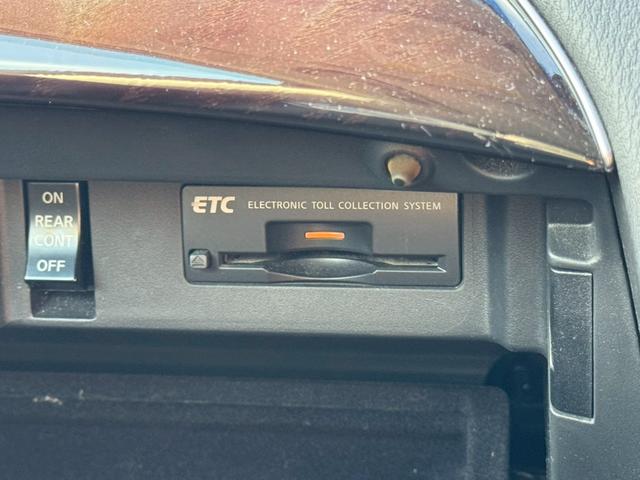 フーガハイブリッド VIPパッケージ フルレザー 衝突軽減 シートH/C 純正ナビ バック/サイドカメラ レーダークルーズ 後席シートヒーター オットマン リアサンシェード 電動シート シートメモリー オートライト(9枚目)