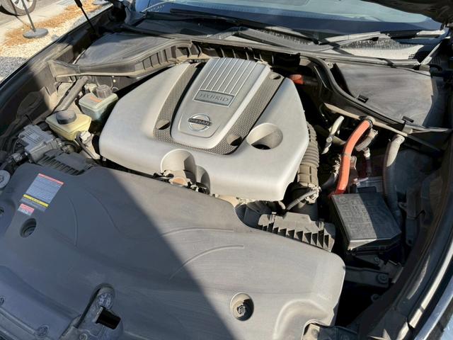 フーガハイブリッド VIPパッケージ フルレザー 衝突軽減 シートH/C 純正ナビ バック/サイドカメラ レーダークルーズ 後席シートヒーター オットマン リアサンシェード 電動シート シートメモリー オートライト(13枚目)